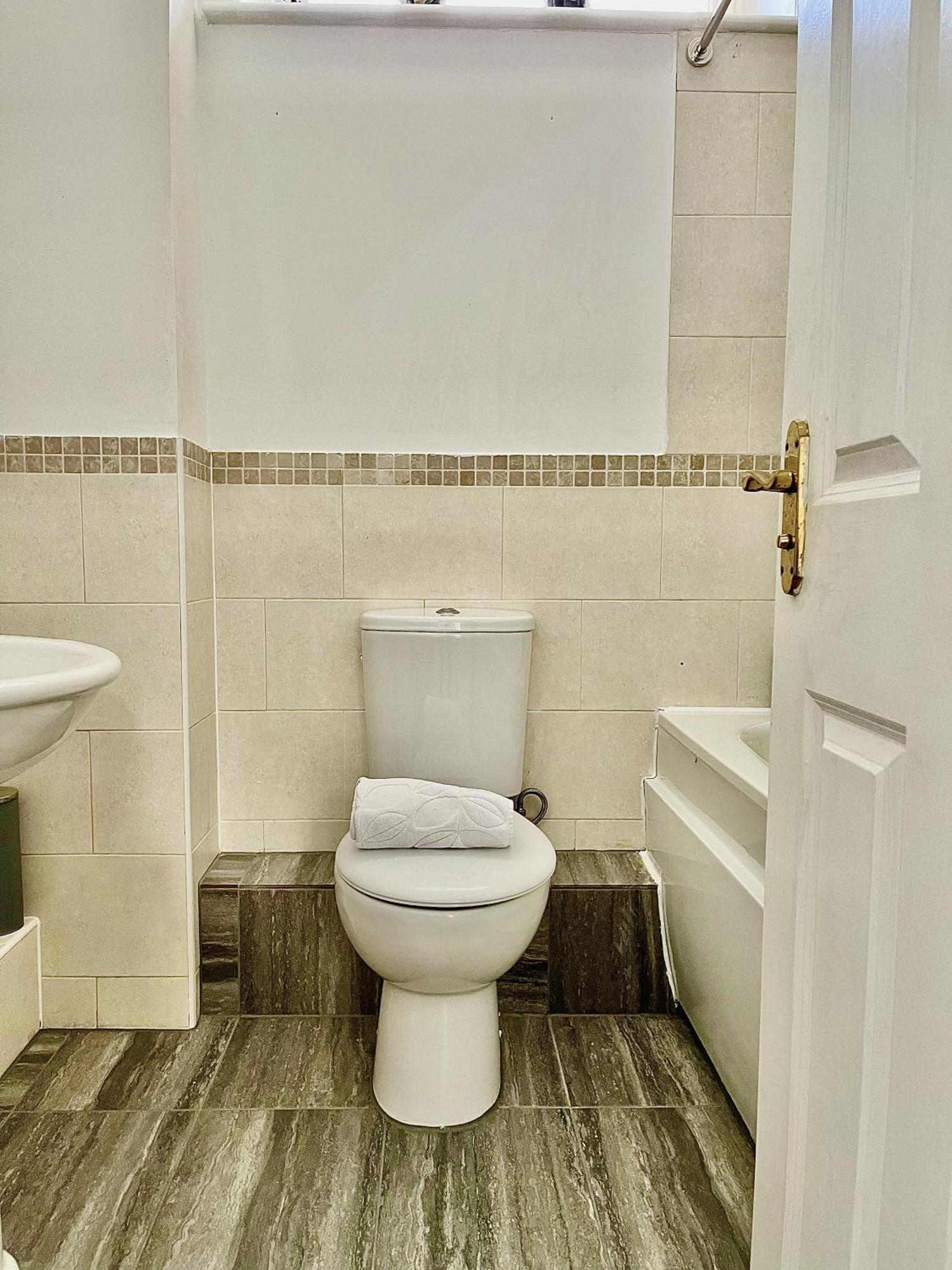 St Andrews Apartments Μέιντστοουν Εξωτερικό φωτογραφία