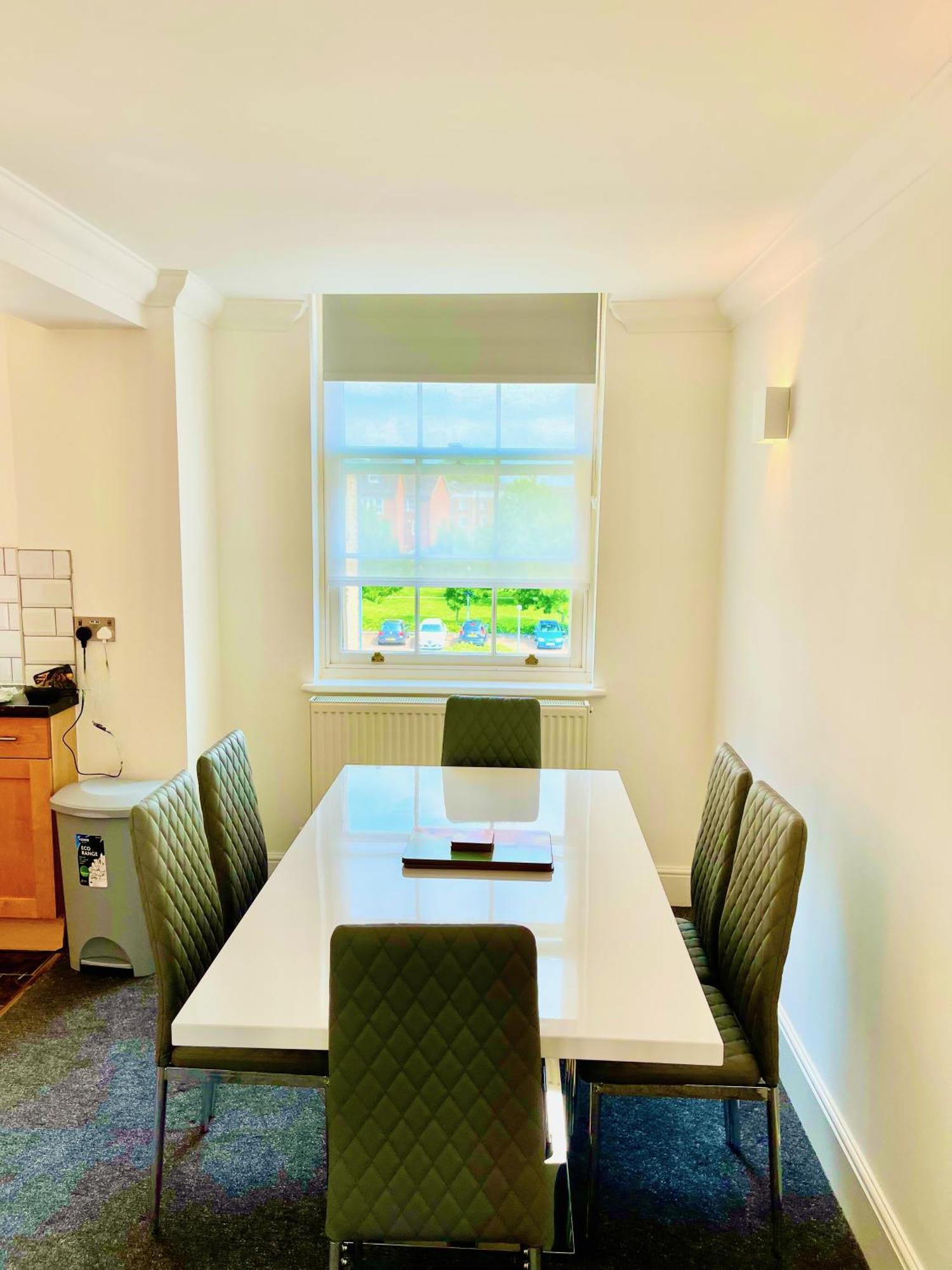 St Andrews Apartments Μέιντστοουν Εξωτερικό φωτογραφία