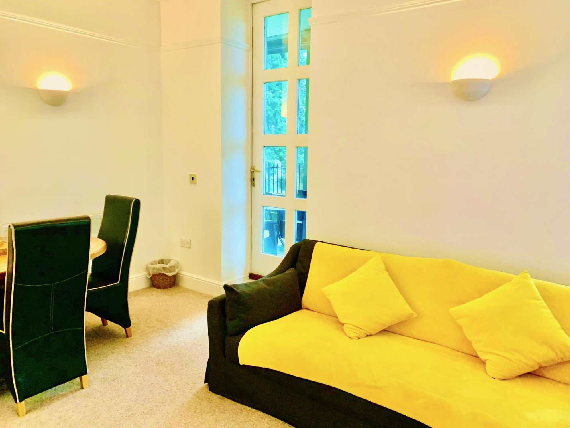 St Andrews Apartments Μέιντστοουν Εξωτερικό φωτογραφία
