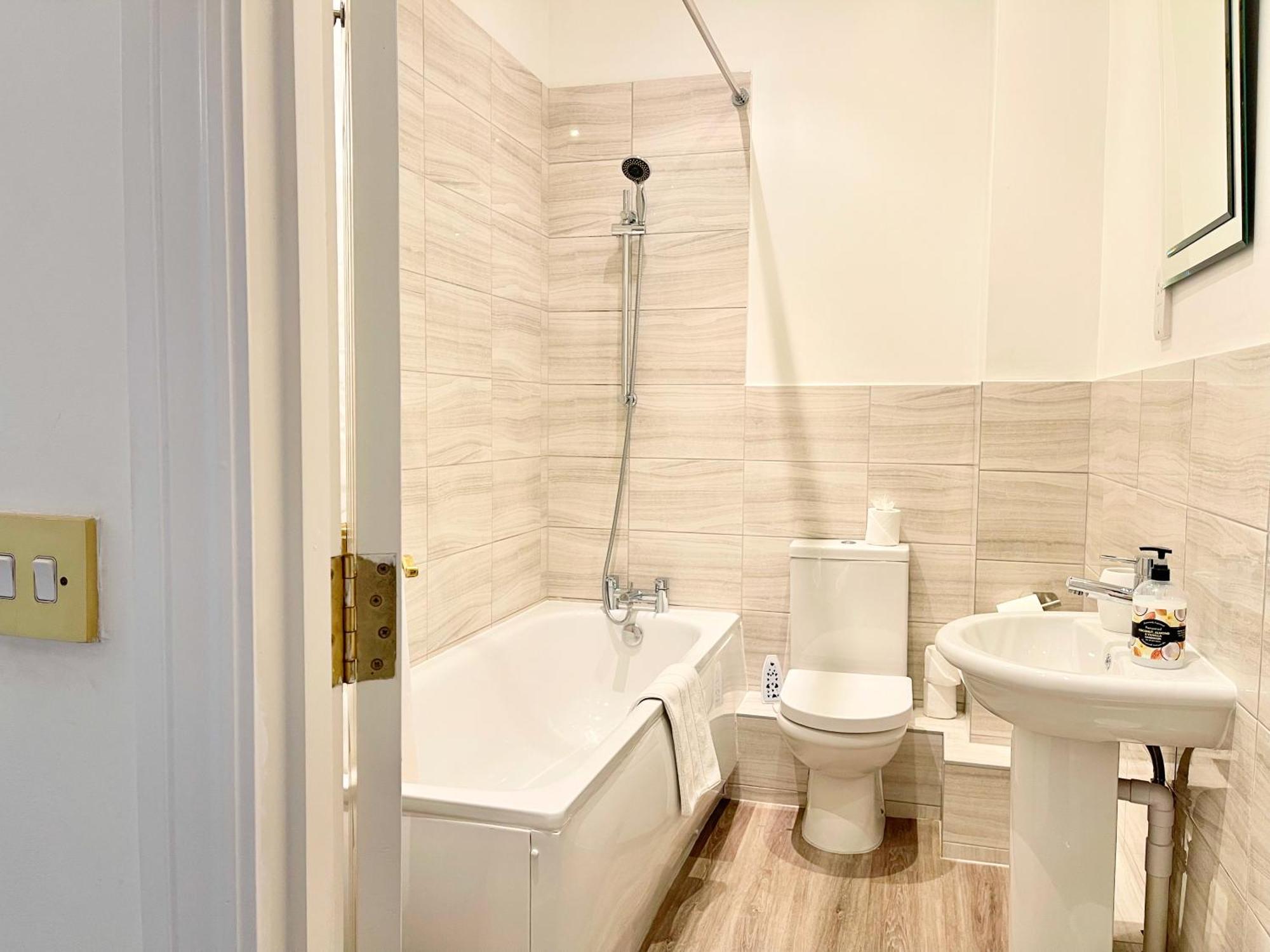 St Andrews Apartments Μέιντστοουν Εξωτερικό φωτογραφία